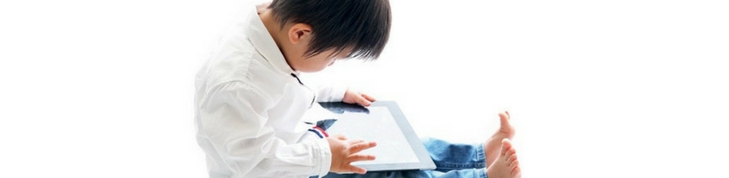Tablet nas mãos de crianças como distração ou para  "acalmá-las" gera benefícios?